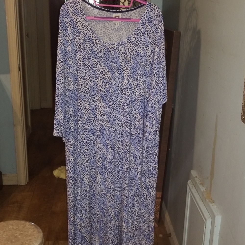 Sz XL  And Klein soft material nightgown